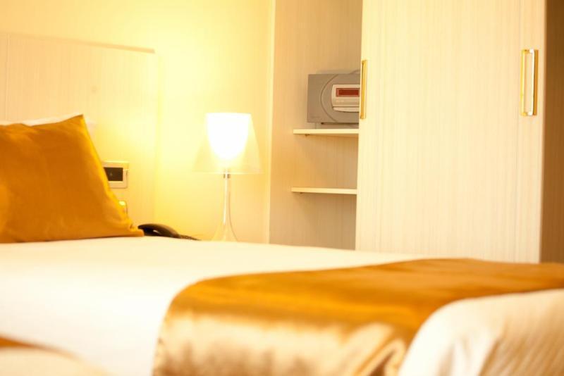 Hotel Florenca Luanda Bagian luar foto