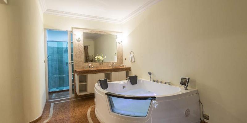 Hotel Florenca Luanda Bagian luar foto