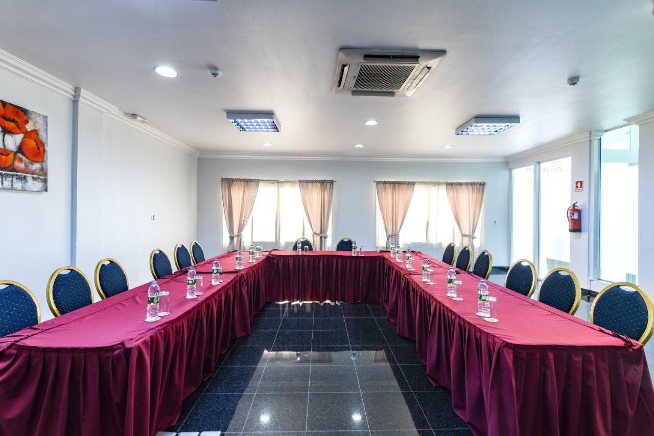 Hotel Florenca Luanda Bagian luar foto