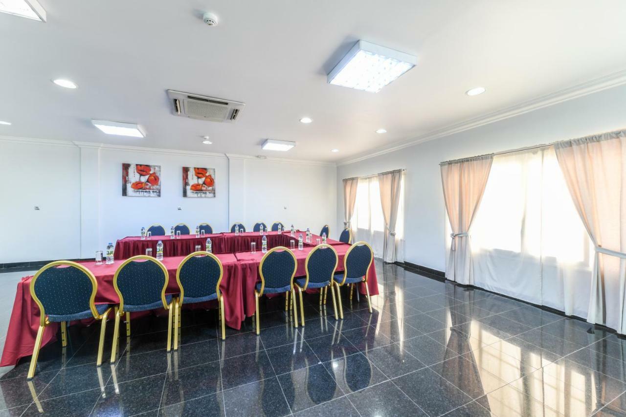 Hotel Florenca Luanda Bagian luar foto